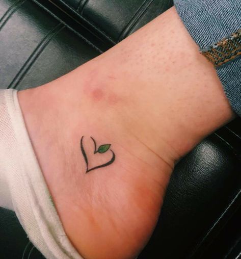 Small Vegan Tattoo, Vegan Tattoo Minimalist, Veg Tattoo, Vegan Tattoo Ideas, Vegan Tattoos, Tattoos Tiny, Mom Daughter Tattoos, Vegan Tattoo, Finger Tattoo Designs