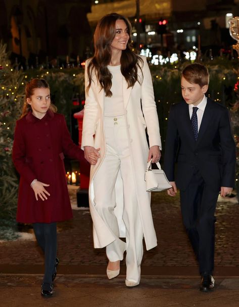 Kate Middleton Encourages Everyone to Cherish New Life at Christmas Time Prinz George, Düşes Kate, Princesa Charlotte, Prince William Et Kate, Estilo Kate Middleton, Prins William, Prinz William, Princess Catherine, Catherine Elizabeth Middleton