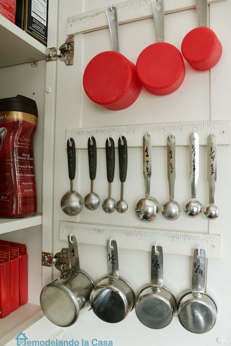 Small kitchen organization ideas- Organize the measuring cups and spoons on cabinet door. Baking Supplies Storage, Baking Supplies Organization, Church Kitchen, Kitchen Supplies List, Small House Organization, Diy Kitchen Ideas, Mug Storage, Country Kitchen Designs, Small Kitchen Organization