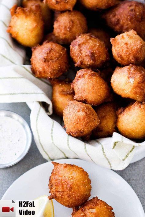 A basket of homemade Southern hush puppies next to a bowl of tartar sauce. Best Hush Puppies, Southern Hush Puppies, Homemade Mayo Recipe, Hush Puppies Recipe, Vintage Tennessee, Homemade Tartar Sauce, Seafood Platter, Tennessee River, Red Beans