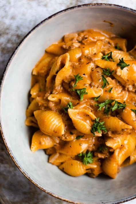 This Creamy Beef and Shells in the Instant Pot is a perfect 20 minute dinner. The pasta is cooked in a tomato and cream sauce that mixes delicious with the beef in the recipe! It is thickened up with parmesan cheese and ready to serve so quickly. You’re going to love it! Creamy Beef Pasta, Pasta Instant Pot, Creamy Beef And Shells, Beef And Shells, Beef Pasta Recipes, Creamy Tomato Pasta, Cheeseburger Pasta, Instant Pot Pasta Recipe, Beef Pasta