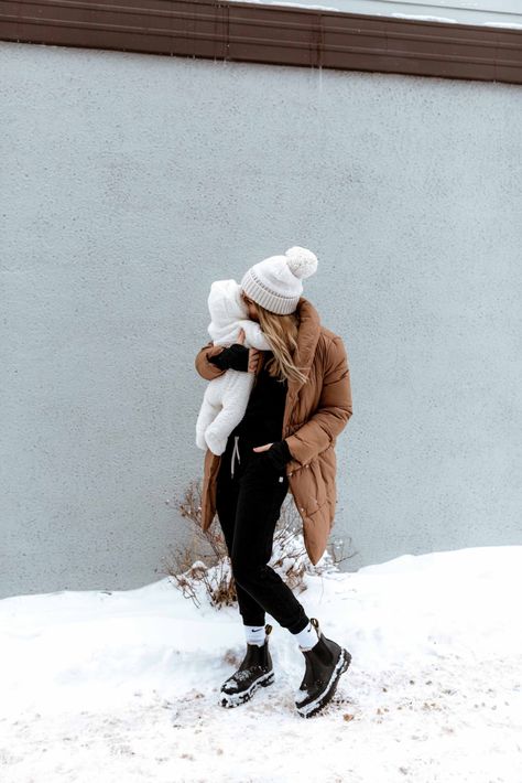 Winter Outfits Dress, Winter Outfit Guide, Mom Style Winter, Applying Skincare, Snow Outfits For Women, Mom Outfits Winter, Bad Clothing, Cozy Winter Outfit, Outfits For Ladies