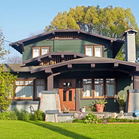 Craftsman Home Exterior, Mission Style Homes, Color Schemes Design, Bungalow Exterior, Bungalow Homes, Craftsman Exterior, Arts And Crafts House, Exterior Color Schemes, Bungalow Style