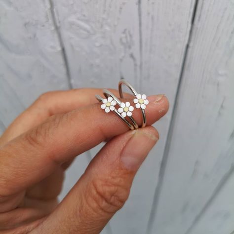 16 Likes, 0 Comments - Diana Greenwood Jewellery (@dianagreenwood) on Instagram: “Brand new teeny tiny daisy rings 🌼🌼🌼 . . With 20% off for the #artistsupportpledge they are £92…” Daisy Rings, Nooks And Crannies, Instagram Brand, Mushroom Jewelry, Cute Engagement Rings, Daisy Ring, Jewelry Workshop, Floral Ring, Garden Path