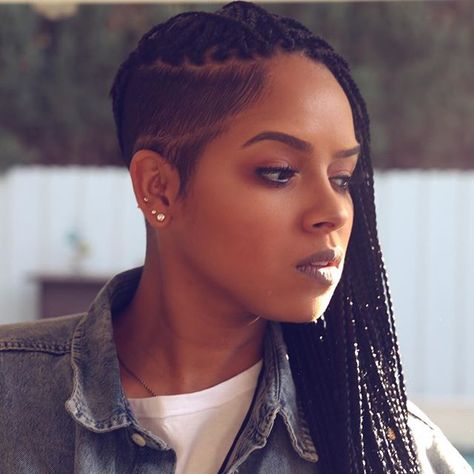 Box Braids Shaved Sides, Trendy We Fryzurach, Box Braid Hair, Braids With Shaved Sides, Shaved Side Hairstyles, Trend Clothes, Long Box Braids, Side Hairstyles, Healthy Advice