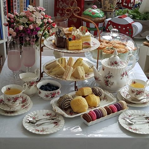 Victorian Cafe, Afternoon Tea Aesthetic, Arcana Twilight, Afternoon Tea Party Decorations, Victorian Food, Victorian Tea Room, Victorian Tea Party, Fancy Tea, English Afternoon Tea