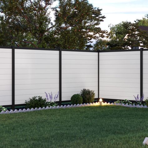 Small Patio Fence Ideas, Small Fenced Yard Ideas, Modern White Fence Front Yard, Mediterranean Fence Ideas, White Wood Fence Backyard, White Backyard Fence, Modern Vinyl Fence, Horizontal Fence Panels, Horizontal Vinyl Fence