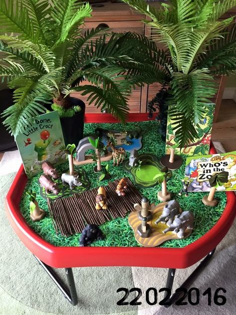 Jungle tuff tray Jungle Small World Play, Wild Animals Theme Table Preschool, Rainforest Tuff Tray, Forest Tuff Tray, Zoo Tuff Tray Ideas, Jungle Tuff Tray Ideas, Jungle Sensory Play, Zoo Tuff Tray, Jungle Small World