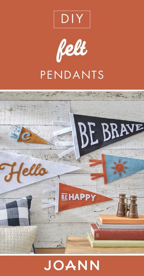 Diy Felt Flag Banner, Diy Felt Name Pennant, Diy Camp Flag, Felt Pennants Diy, How To Make A Pennant Flag, How To Make Felt Pennants, Diy Felt Flag, Diy Felt Bunting, Diy Pennant Flag