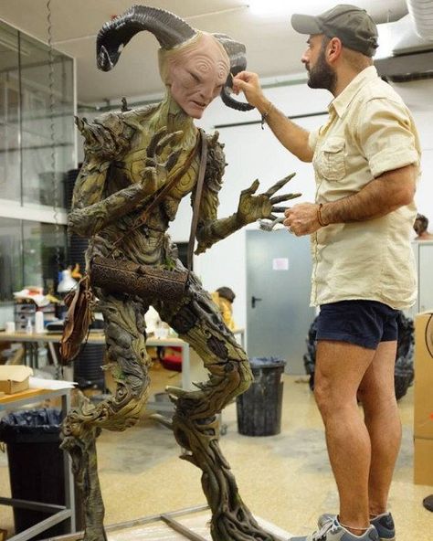 Special effects work being done on the Faun for Pan's Labyrinth (2006) dir. Guillermo del Toro https://t.co/b0Mke9N9CB #Oscars #Platinum #SableFilms Special Effects Makeup Artist, Pan's Labyrinth, Doug Jones, Movie Makeup, Monster Costumes, Effects Makeup, Special Effects Makeup, Movie Sets, Movie Monsters