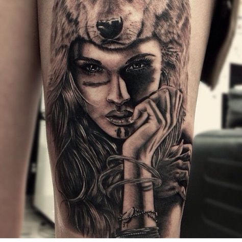 She-Wolf Wolf Headdress, Headdress Tattoo, Fotocamere Vintage, Native American Tattoos, Native American Headdress, Inspiration Tattoos, Geniale Tattoos, Indian Tattoo, Wolf Tattoos