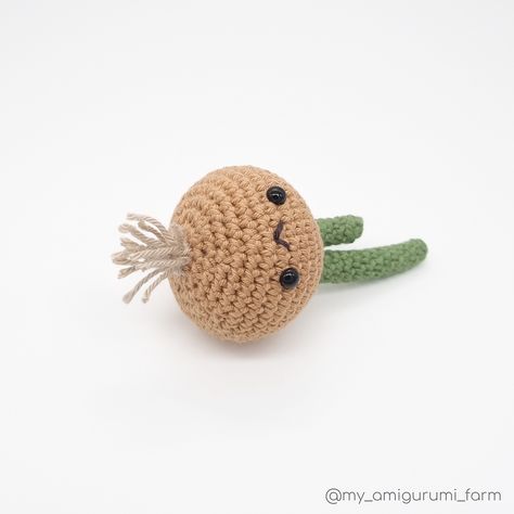 Straight from the Garden Amigurumi – 1001 Patterns Crochet Onion Free Pattern, Garlic Crochet Free Pattern, Crochet Onion Holder Free Pattern, Crochet Garlic Pattern Free, Onion Crochet, Magic Ring Crochet, Free Crochet Amigurumi, Food Pattern, Japanese Crochet