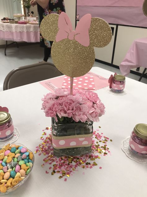 Minnie And Mickey Centerpieces, Minnie Mouse Birthday Party Ideas Centerpieces, Minnie Mouse Theme Centerpieces, Minnie Mouse Gold And Pink Party, Pink And Gold Minnie Mouse Centerpieces, Pink And Gold Minnie Mouse Party Ideas, Diy Minnie Mouse Centerpieces, Minnie Mouse Baby Shower Centerpieces, Mini Mouse Centerpiece