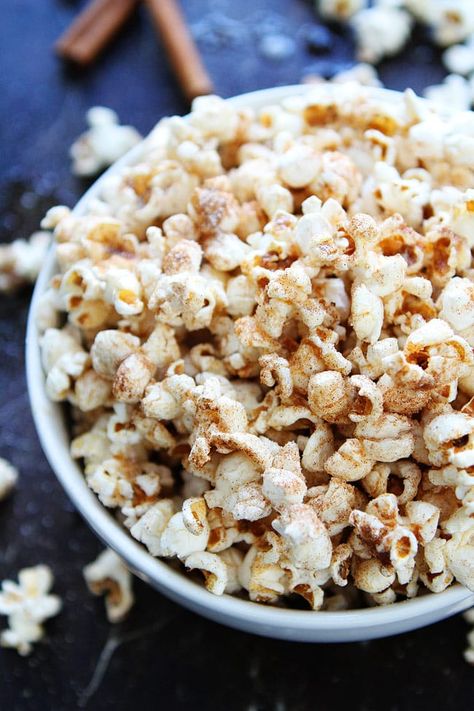 Brown Butter Cinnamon Sugar Popcorn Recipe on twopeasandtheirpod.com This simple and sweet popcorn is our favorite! You have to try it! Sugar Popcorn Recipe, Cinnamon Sugar Popcorn, Gourmet Popcorn Recipes, Sugar Popcorn, Cinnamon Popcorn, Pasteles Halloween, Spiced Popcorn, Chinese Five Spice, Delicious Quiche