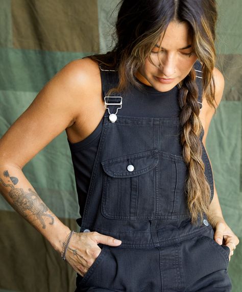 Staying true to the classics, our sustainably made Voyage Overalls are designed to stand up to anything and everything under the sun. Carhartt Overalls Outfit, Pnw Style, Carhartt Overalls, Pitch Black, Overalls Women, Black Xs, Work Attire, Outdoor Outfit, Clean Design