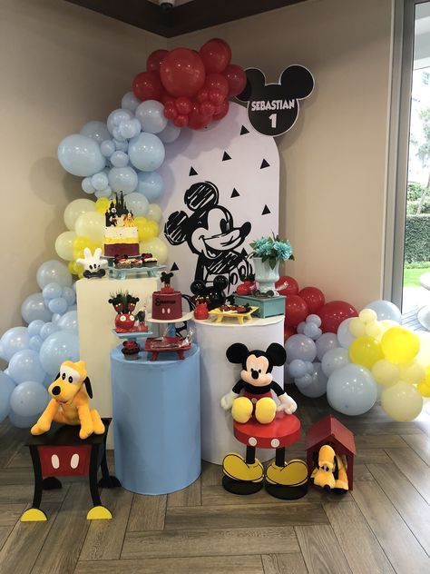 Mickey Mouse Birthday Cake, Mickey House, Baby Shower Crafts, Mickey Party, Birthday Table, Mickey Mouse Party, Disney Birthday, Friends Party, Mickey Mouse Birthday