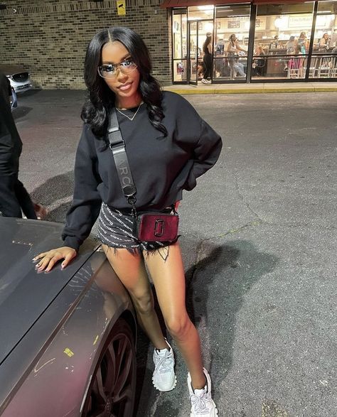 Hoodie And Shorts Outfit Black Women, Hoodie And Shorts Outfit, Outfit Black Women, Chill Fits, Chill Outfits, Shorts Outfit, Picture Outfits, Tween Outfits