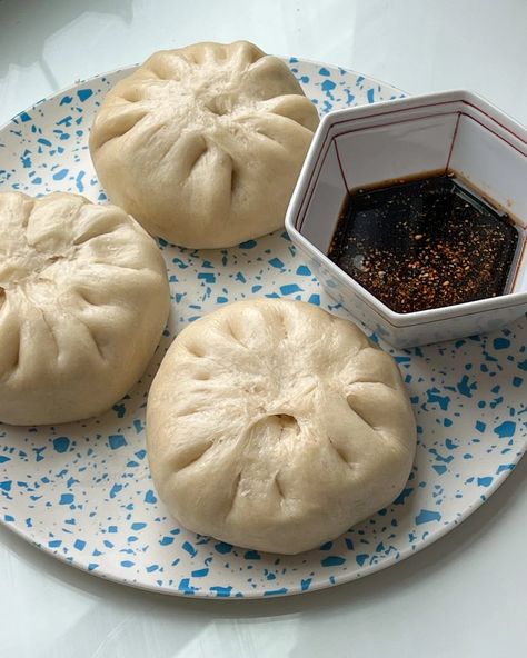 Jin Mandu (Korean Steam Buns) | Bengingi Korean Steamed Buns, Mandu Korean, Bao Zi, Asian Buns, Korean Dumplings, Steam Buns, Chinese Dumplings, Stay Curious, Here's The Scoop