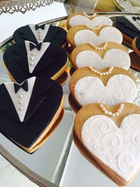 These Cute Edible Bride & Groom Cookie Favours Are Something That You've Never Seen Before! | WeddingBazaar Bridal Shower Chocolate, Wedding Biscuits, Favours Ideas, Wedding Dress Cookies, Rehearsal Dinner Favors, Sweet Wedding Favors, Engagement Cookies, Wedding Favours Luxury, Cookie Wedding Favors