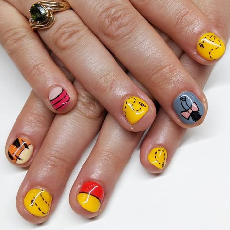 Eore Winnie The Pooh Nails, Winnie The Pooh Nail Designs Simple, Pooh Nails Disney, Winnie The Pooh Nail Art Simple, Winnie The Pooh Themed Nails, Tigger Nails Designs, Short Winnie The Pooh Nails, Winnie The Pooh Nails Acrylic Short, Whinney Pooh Nails