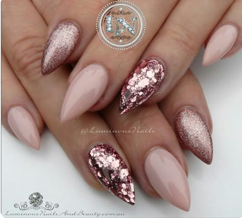 The color, not the shape Luminous Nails, Nail Salon Design, Gold Nail, Stiletto Nails Designs, Rose Gold Nails, Her Nails, Super Nails, Nail Polishes, Jamberry