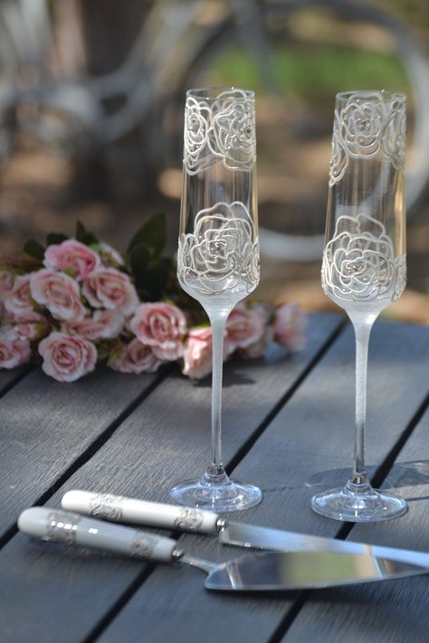 Excited to share this item from my #etsy shop: Wedding set of 4 pcs. with Gold & White Flowers, Toasting Flutes with Roses and Matching Cake Serving Set, Floral Cake Server and Cake Knife #wedding #classic #weddingcouplegift #cakesetandglasses #weddingcakeset #cakecuttingset #weddingcakeserver #weddingcakeknife #cakeservingset Wedding Flutes And Cake Server Set, Toasting Glasses Wedding, Wedding Cake Knife And Server, Wedding Cake Setting, Wedding Cake Serving Set, Wedding Cake Servings, Wedding Toasting Glasses, Toasting Flutes Wedding, Wedding Cake Knife