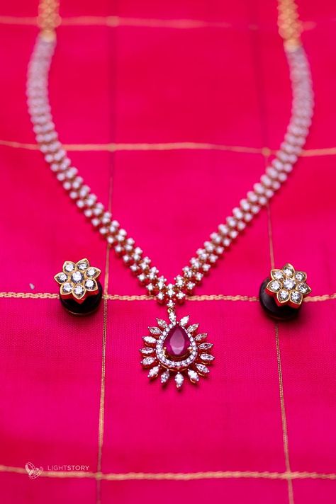 Gold and Diamond Jewellery is an integral part of Karaikudi Wedding. Jewellery Inspiration, Gold Diamond Jewelry, Diamond Jewellery, Jewelry Inspiration, Diamond Jewelry, Gold Diamond, Diamond Necklace, Stone, Gold