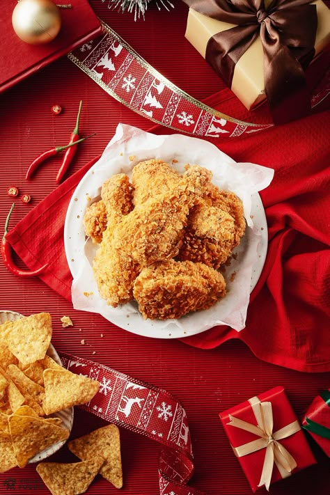 KFC China.2018 Christmas on Behance Christmas Burger, Christmas Food Photography, Food Photography Composition, Chicken Plating, Food Photoshoot, Food Ad, Food Photography Inspiration, Food Graphic Design, Food Poster Design