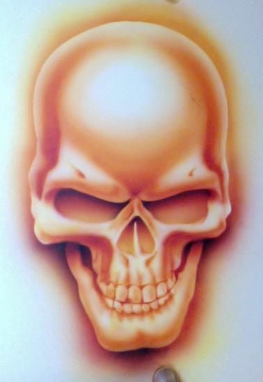 Airbrushed skull Airbrush Skull, Skull Art Tattoo, Airbrush Designs, Horror Posters, Kustom Kulture, Air Brush Painting, Airbrush Art, 80s Cartoons, Skull Tattoos