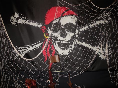 Pirate party table backdrop Pirate Theme Photo Backdrop, Pirate Party Tables, Pirate Halloween Decorations, Kids Pirate Party, Pirate Birthday Cake, Pirate Props, Pirate Decor, Pirate Theme Party, Pirate Halloween