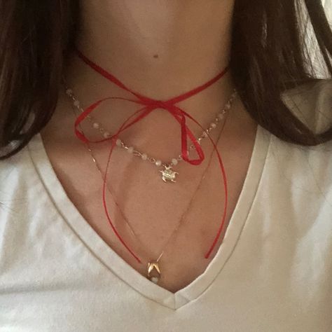 Ribbon As Necklace, Red Ribbon Necklace, Ribbon Necklace Outfit, Ribbon Pendant Necklace, Red Ribbon Choker, Neck Ribbon Outfit, Ribbon Necklace Aesthetic, Choker Necklace Aesthetic, Ribbon On Neck