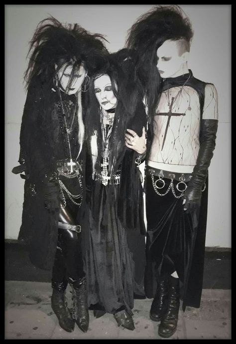 80s Deathrock, Trad Goth Outfits 80s, 80s Trad Goth, Trad Goth Outfits, Deathrock Fashion, Dark Gothic Fashion, Goth Outfit Inspo, Types Of Goth, Traditional Goth