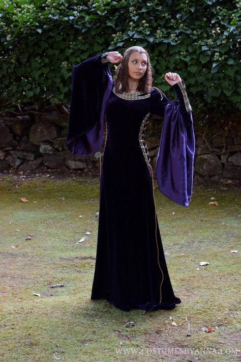 Velvet Medieval Dress, Dress And Cloak, Dress With Cloak, Elven Fashion, Fantasy History, Cloak Outfit, Medieval Dresses, Elven Dress, Medieval Party