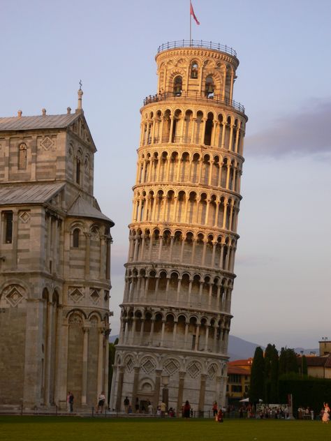 Pisa Cathedral, Pisa Tower, Romanesque Art, Interesting Architecture, Pisa Italy, Famous Monuments, Iconic Images, Famous Buildings, Unique Architecture