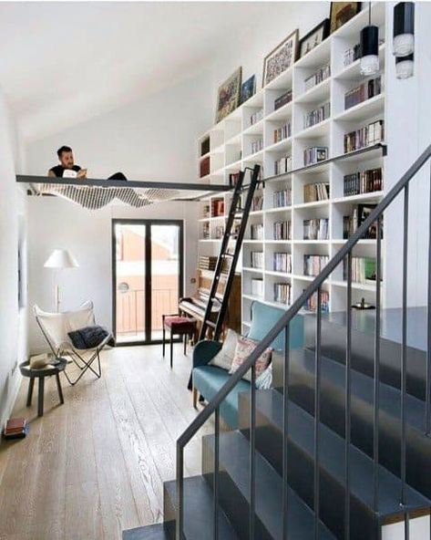 In Home Library, Home Library Design Ideas, Terrace Decoration, Net Hammock, Hammock Ideas, Floor To Ceiling Bookshelves, Comfy Reading Chair, Madrid Apartment, Comfy Reading