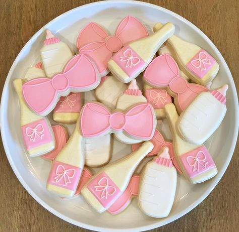 Sip And See Cookies, Sip N See Party Ideas Girl, Sip & See Baby Shower Ideas, Neutral Sip And See, Popping Bottles Baby Shower Theme, Baby Boy Sip And See, Sip N See, Baby Bottle Cookies, Poppin Bottles