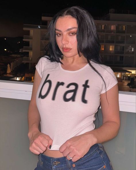 Charli (@charli_xcx) • Instagram photos and videos Bad Taste Outfit, Rock Chic, Charli Xcx, Cropped Tube Top, Pop Punk, Summer Trends, Party Girls, Sabrina Carpenter, Katy Perry