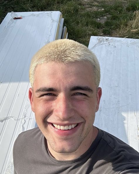 Bleach Buzz, Blonde Buzzcut, Man Cut, Buzz Cut Hairstyles, Dyed Hair Men, Brush Cut, Cut Hairstyles, Haircut Styles, Smiling Man