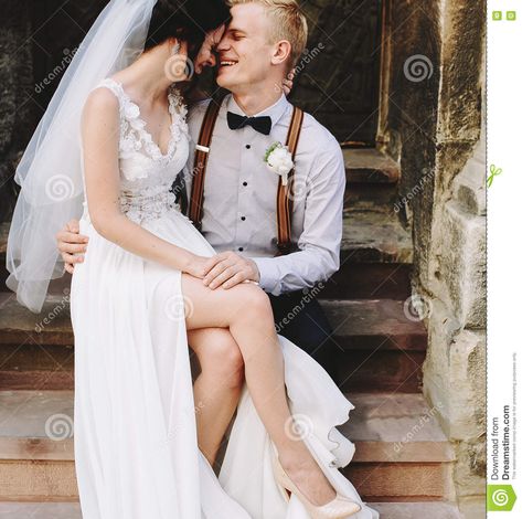 Photo Ideas Sitting, Sitting On The Lap, Wedding Photo Bride, Photo Of Bride, Photo Bride, On Knees, Sitting Poses, Instagram Ideas Photography, Old Building