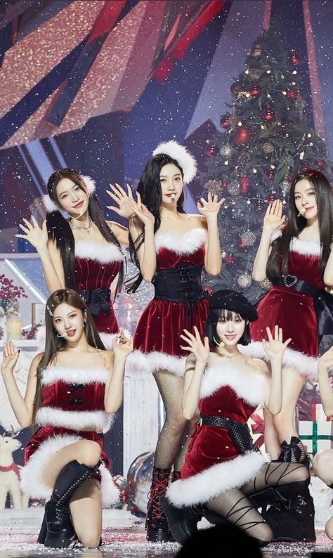 Christmas Kpop, Kpop Christmas, Christmas Stage, Kpop Concert Outfit, Arab Beauty, Red Velvet Joy, Cheap Dresses Online, Christmas Costumes, Kpop Fashion Outfits