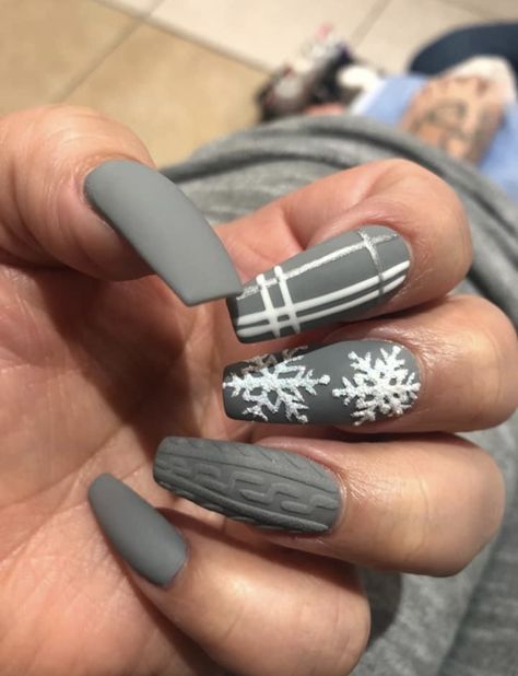 Coffin Shape Winter Nails, Coffin Shape Nails Winter, Grey Christmas Nails Acrylic, Grey Scale Nails, Grey Xmas Nails, Grey Winter Nails Acrylic, Grey Christmas Nail Designs, Sweater Winter Nails, Grey Holiday Nails