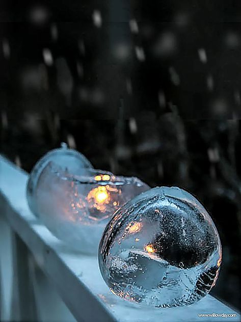 How to make Ice Lanterns - willowday Ice Globe Lanterns, Ice Lanterns, Ice Play, Ice Globes, Winter Play, Shop Doors, Xmas Deco, Large Balloons, A Child Is Born