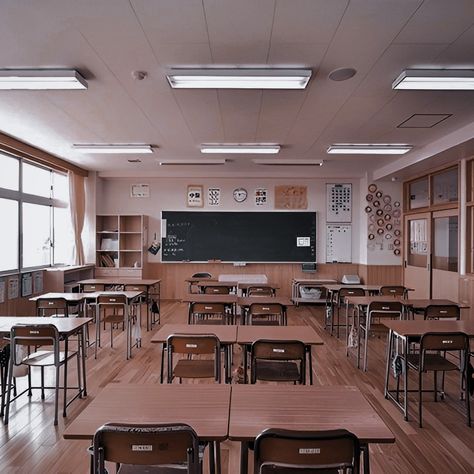 Japan Classroom, Korean Classroom, Japanese Classroom, Classroom Interior, Alphabet Photography, Student Room, School Interior, Grey Desk, Dream School