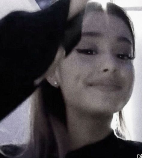 Ariana Grande Smiling, Ariana Grande 2018, Ariana Grande Tumblr, Tiny Elephant, Ariana Grande Cute, Smile Teeth, Ariana Grande Photoshoot, Ariana Grande Photos, Ariana Grande Pictures