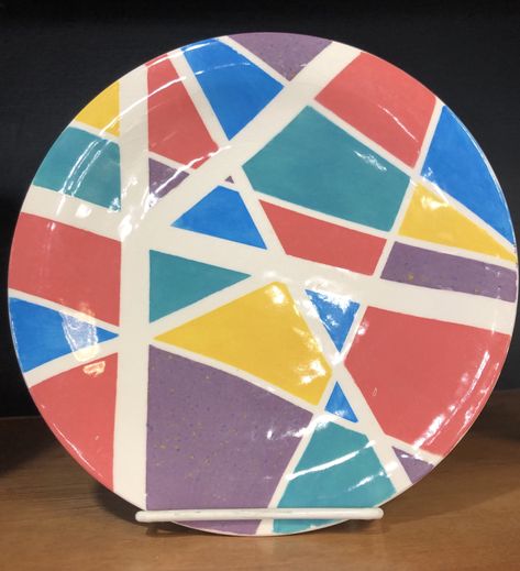 geometric plate made with tape by staff at DIO Geometric Pottery Design, Geometric Pottery Painting, Painting Clay, Pottery Cafe, Art Macramé, Diy Pottery Painting, Geometric Sculpture, Paint Your Own Pottery, Pottery Painting Designs