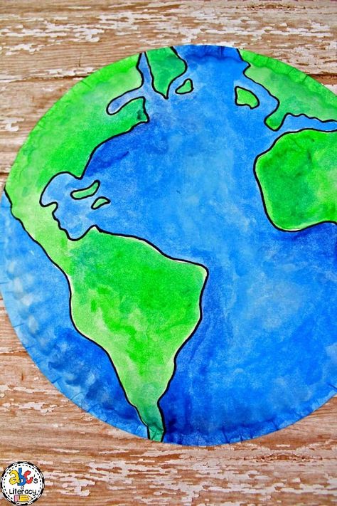 This Paper Plate Earth Craft is a creative way to teach children about what the Earth looks like and a fun activity to celebrate Earth Day. Earth Template, Earth Crafts, Planet Crafts, Writing Paper Template, Earth Craft, Earth Day Projects, Earth Drawings, Earth Day Crafts, Earth Day Activities