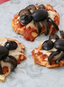 Spider Pizza, Recipe With Olives, Pretzel Crisps Recipe, Addams Family Theme Party, Snack Factory Pretzel Crisps, Fall Recipe Ideas, Crisps Recipe, Addams Family Theme, Holiday Party Food