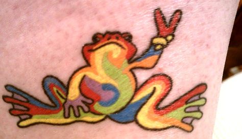 Tie-dye peace frog tat. Love! =D Tie Dye Tattoo, Frogs Tattoo, Peace Sign Tattoos, Peace Tattoos, Peace Frog, Frog Tattoo, Tribute Tattoos, Frog Tattoos, Tattoo Design Ideas