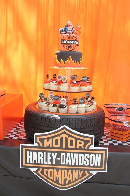 Photo 4 of 27: Harley Davidson / Birthday "Sebastián 3 years" | Catch My Party Born 2 Ride Birthday Party, Harley Davidson Themed Birthday Party, Harley Themed Party, Motorcycle Party Ideas, Harley Davidson Party Ideas, Motorcycle Themed Birthday Party, Harley Davidson Birthday Party, Harley Davidson Party Theme, Harley Davidson Party