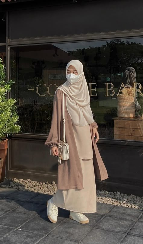 Ootd Syari Casual, Muslim Girl Outfits, Korean Style Hijab, Outfit Muslim, Muslimah Fashion Casual, Fesyen Islam, Ootd Hijab Casual, Moslem Fashion, Muslimah Outfit